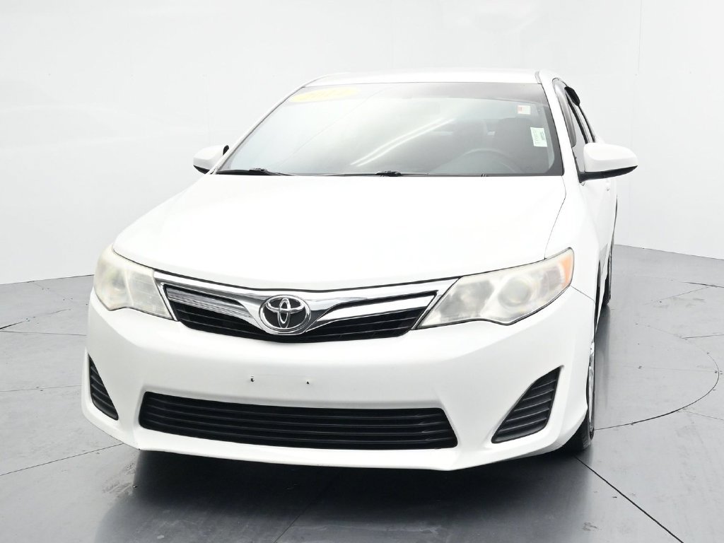 Used 2014 Toyota Camry LE FWD image 3