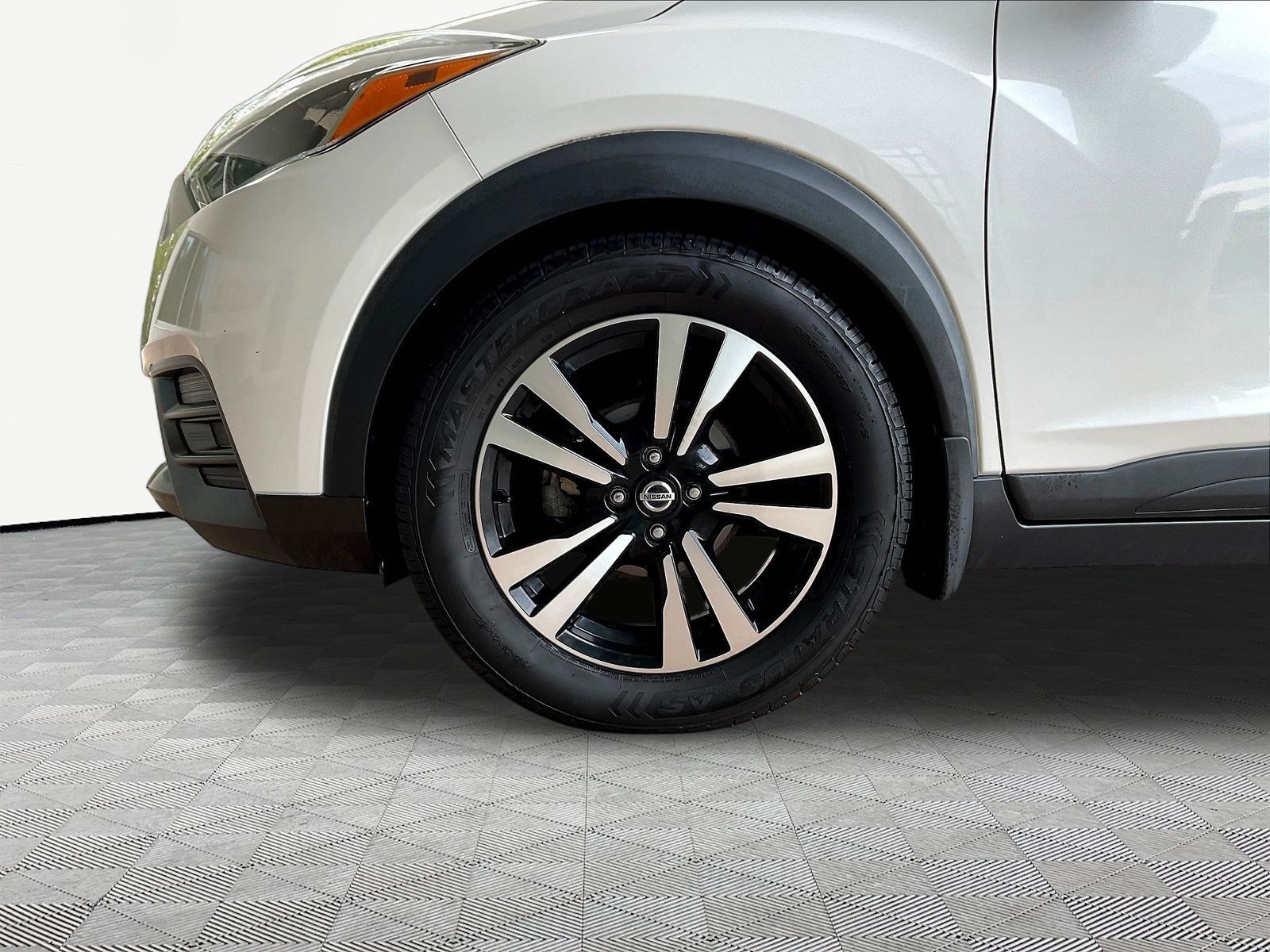 Used 2020 Nissan Kicks SV FWD image 31