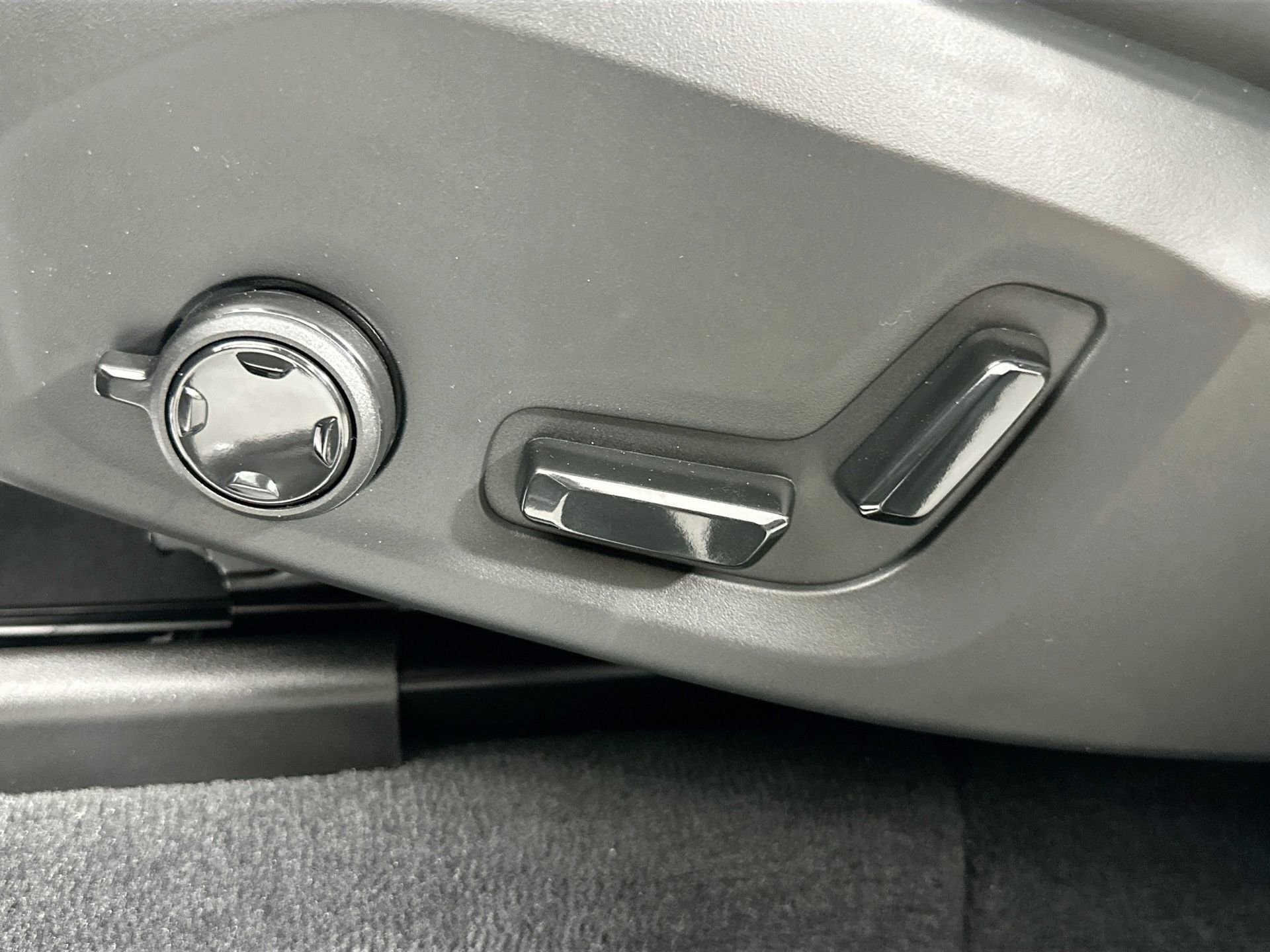 New 2026 Volvo XC90 T8 Ultra w/ Lounge Package image 19