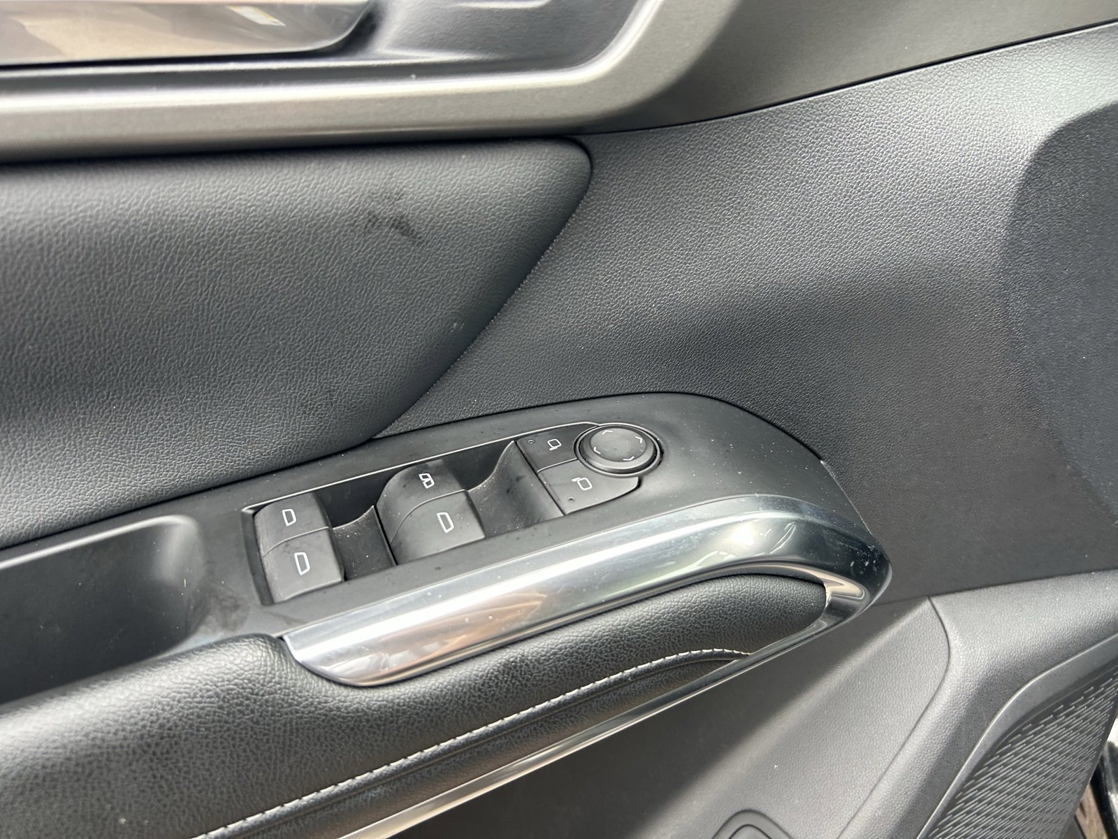 Used 2024 Chevrolet Traverse LT FWD image 12