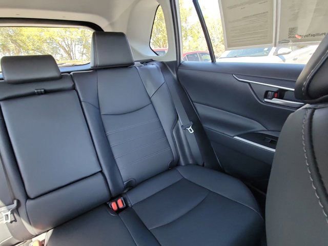 Used 2021 Toyota RAV4 XLE Premium image 6