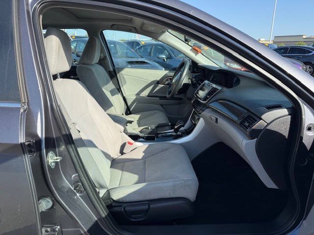 Used 2017 Honda Accord EX image 12