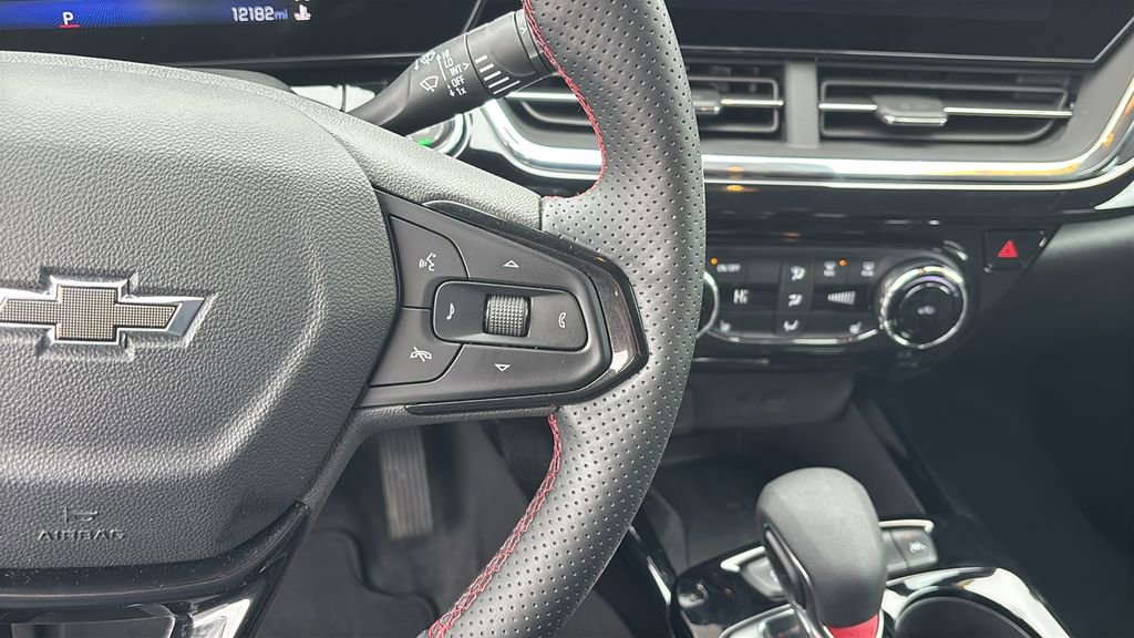 Used 2025 Chevrolet Trax RS w/ Sunroof Package image 18