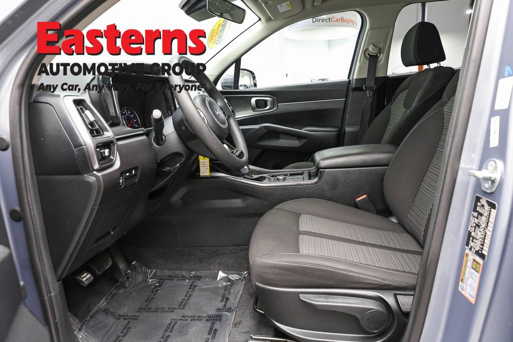 Used 2023 Kia Sorento LX AWD/4WD image 14