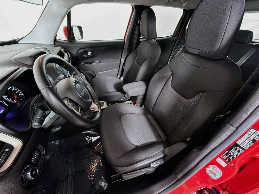 Used 2017 Jeep Renegade Latitude FWD image 19