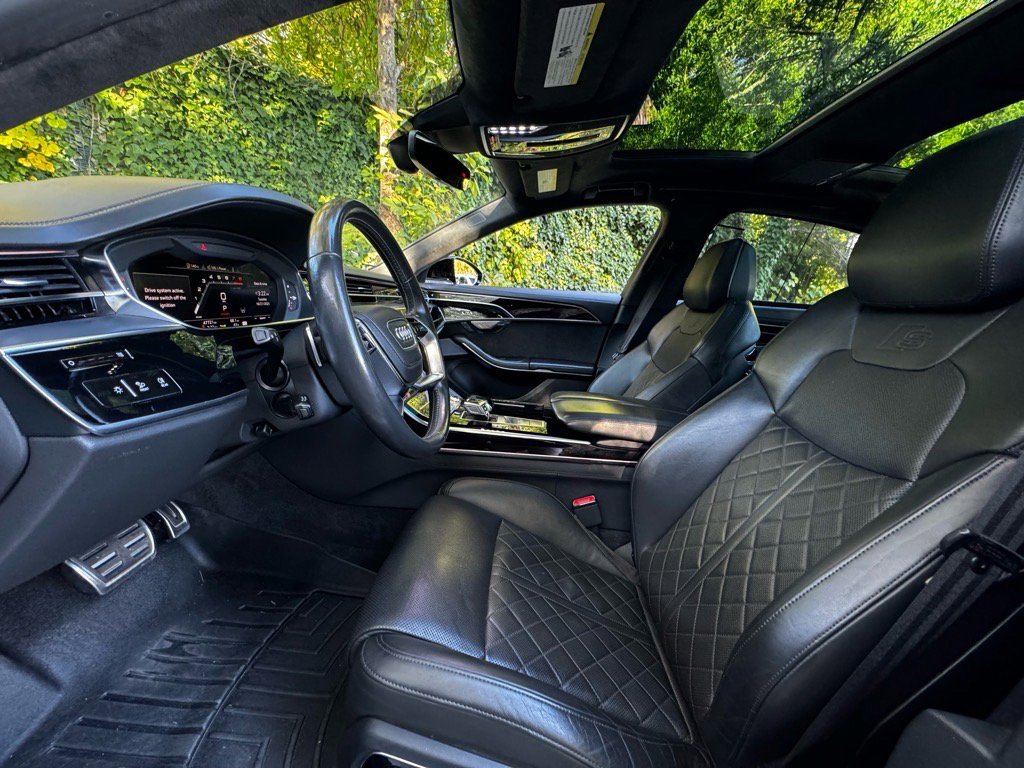Used 2021 Audi S8 L w/ S8 Executive Package image 9