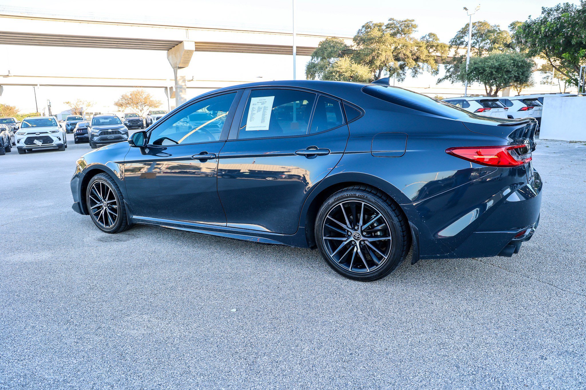 Used 2025 Toyota Camry XSE FWD image 10