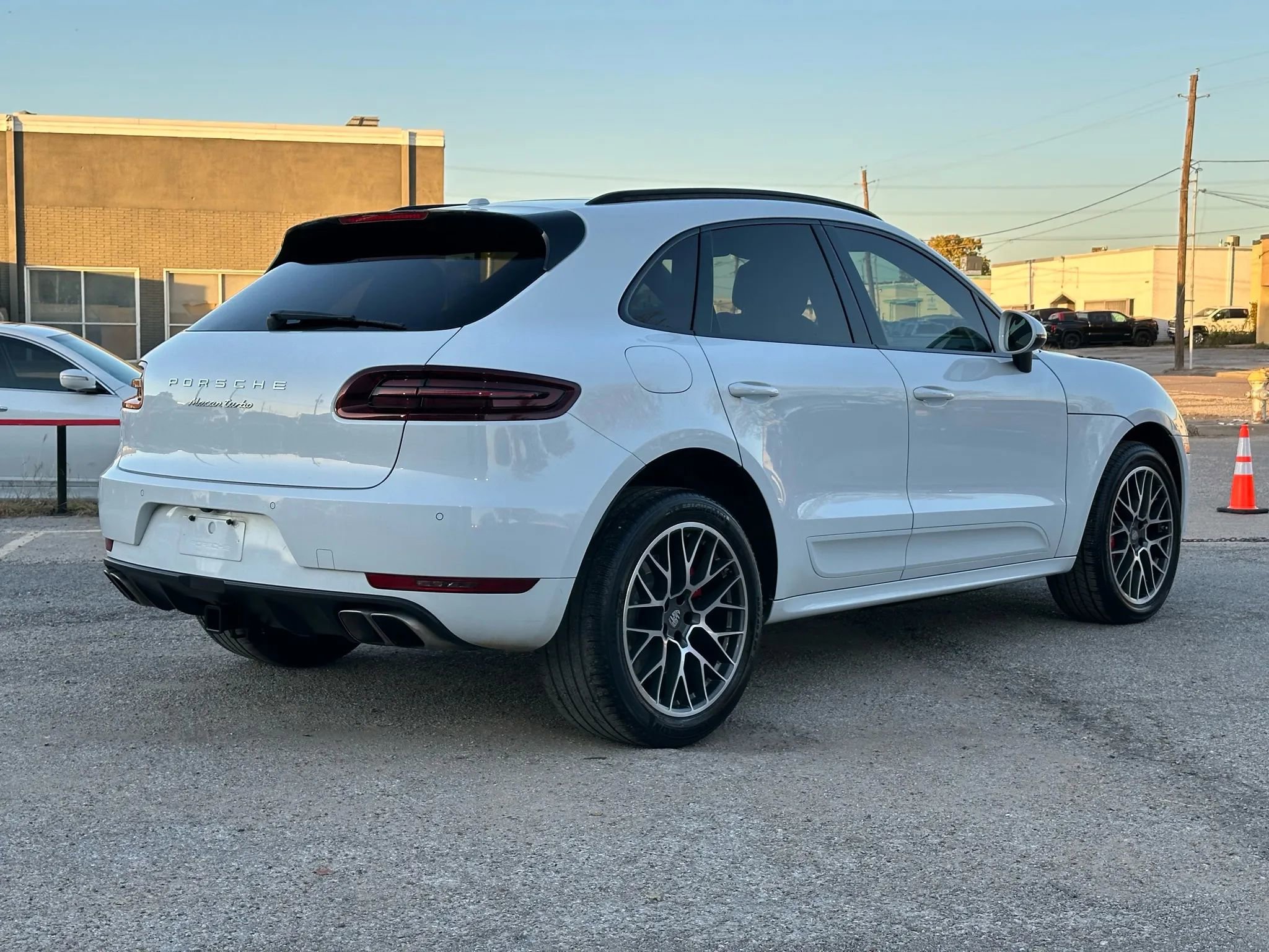 Used 2017 Porsche Macan Turbo image 7