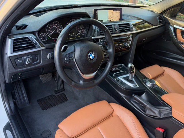 Used 2018 BMW 330e w/ Premium Package RWD image 5