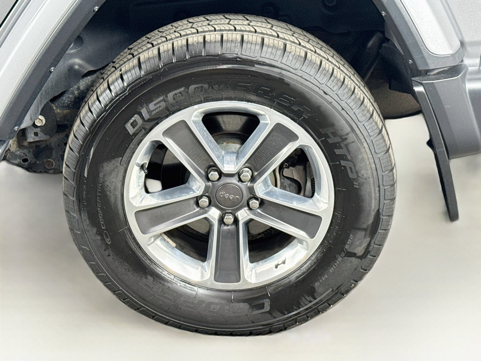 Used 2018 Jeep Wrangler Unlimited Sahara w/ Uconnect 4C Nav & Sound Group AWD/4WD image 9