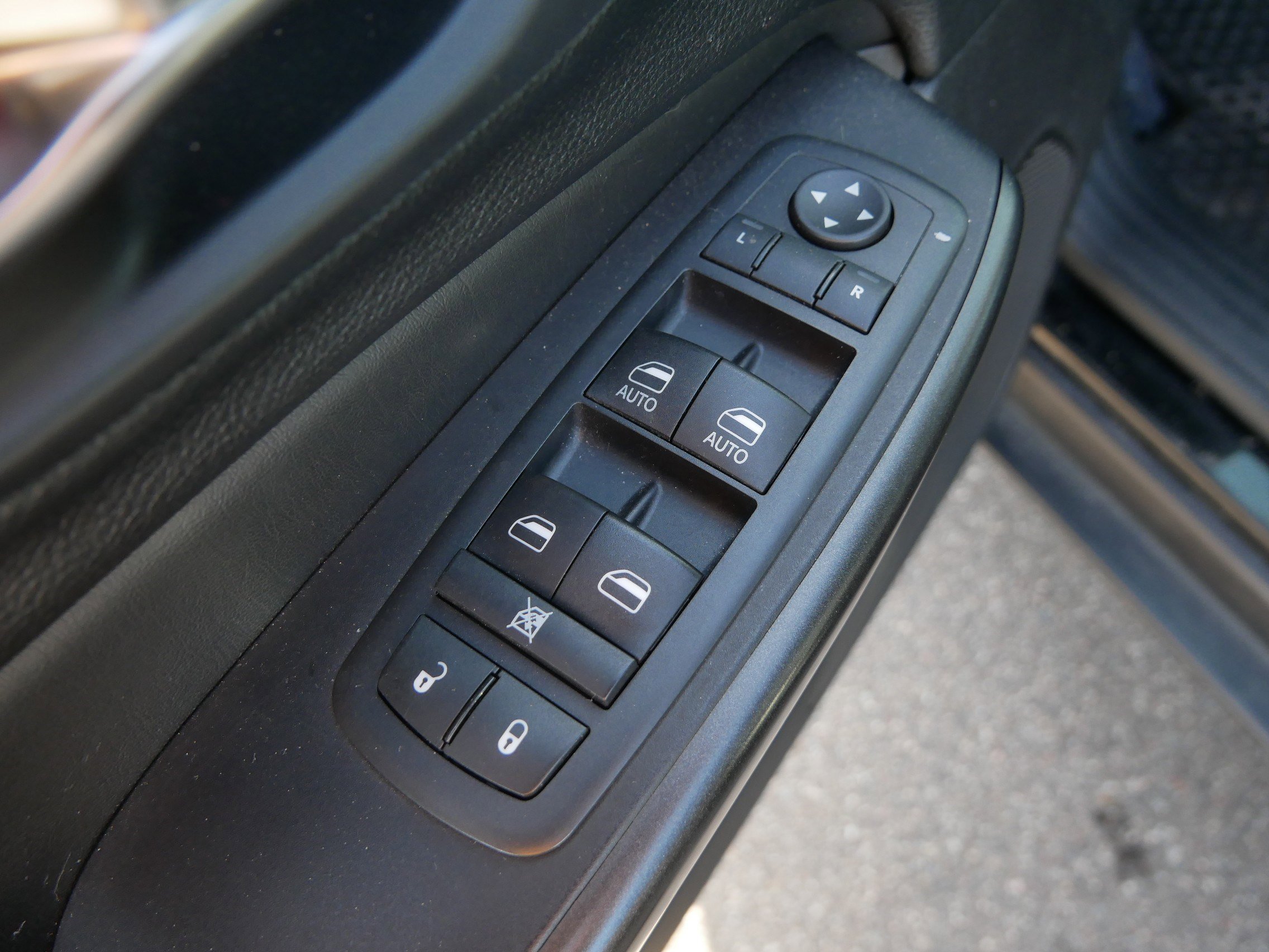 Used 2020 Jeep Cherokee Trailhawk w/ Cold Weather Group image 21