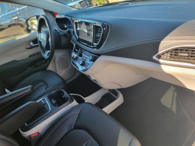 Certified 2024 Chrysler Pacifica Select image 23