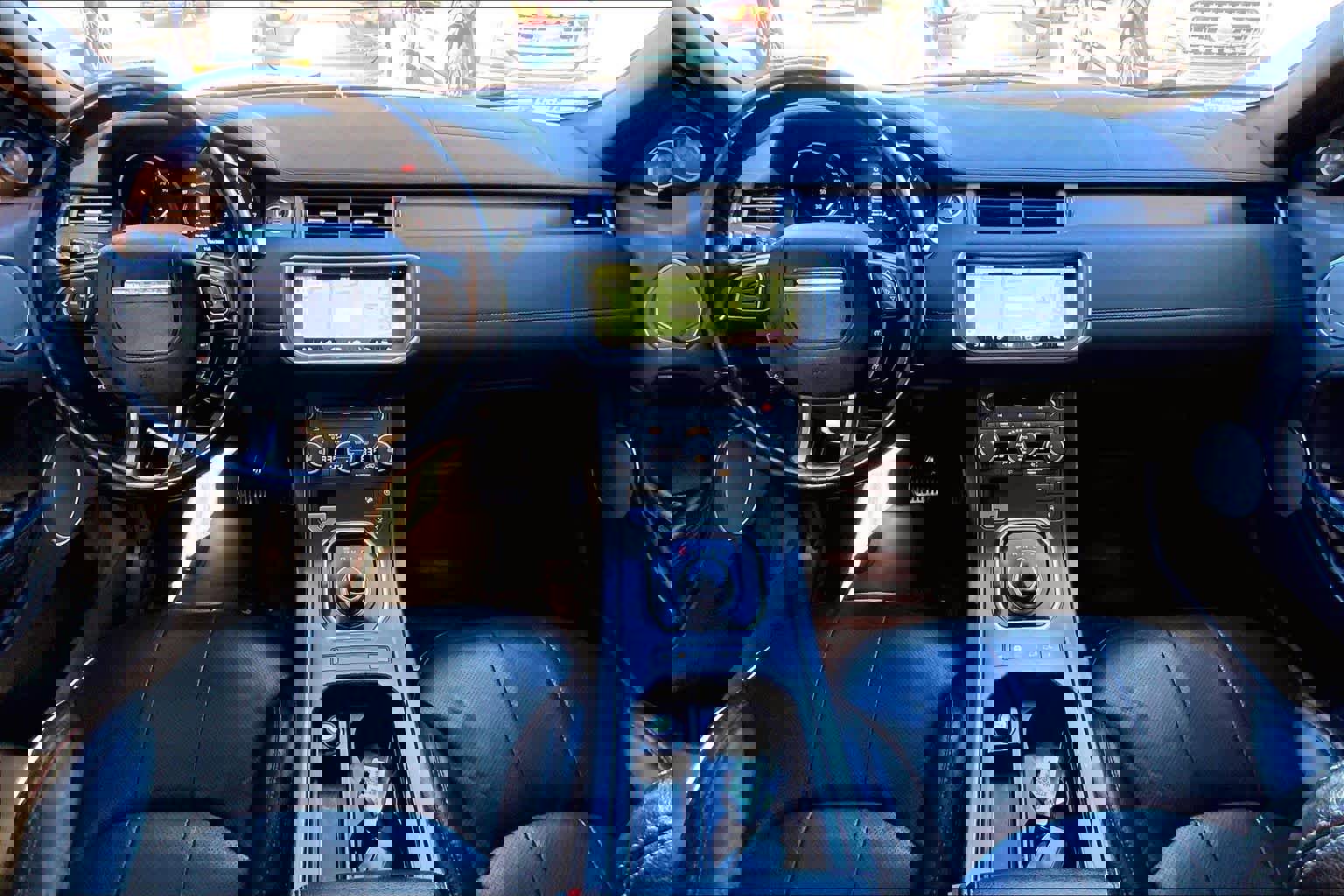 Used 2018 Land Rover Range Rover Evoque SE Premium image 13