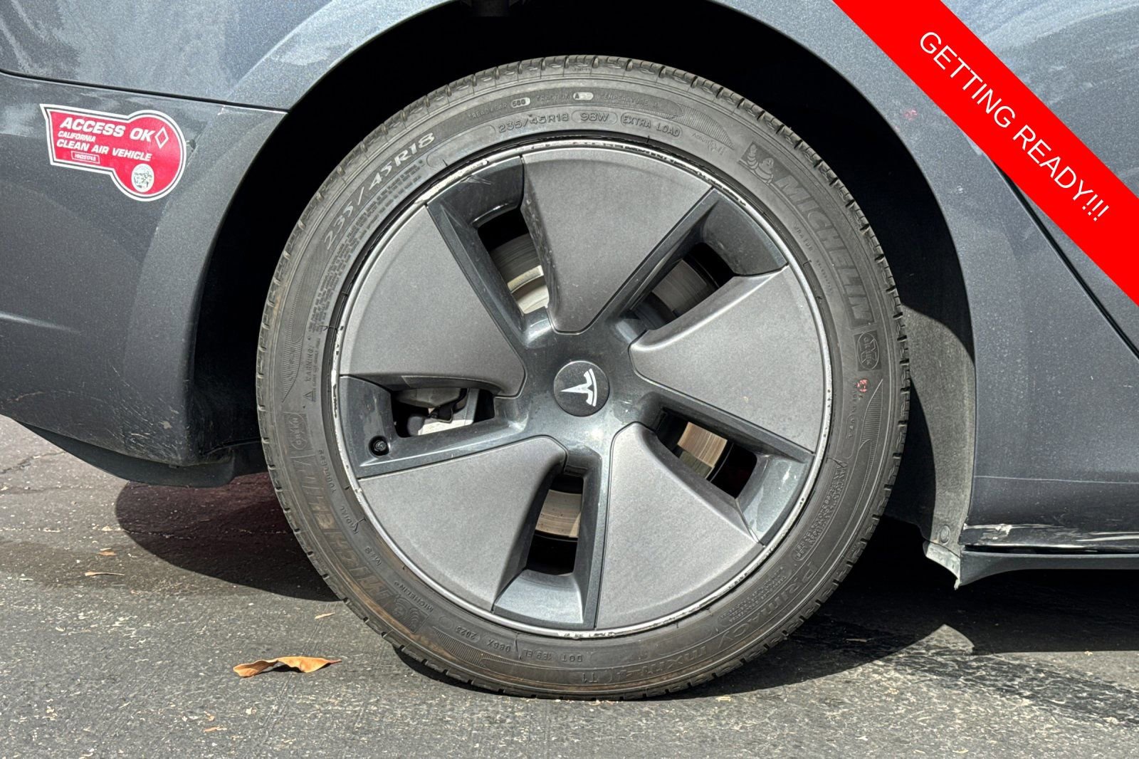 Used 2023 Tesla Model 3 Standard Range image 4