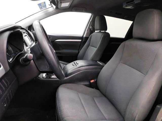 Used 2017 Toyota Highlander LE image 17