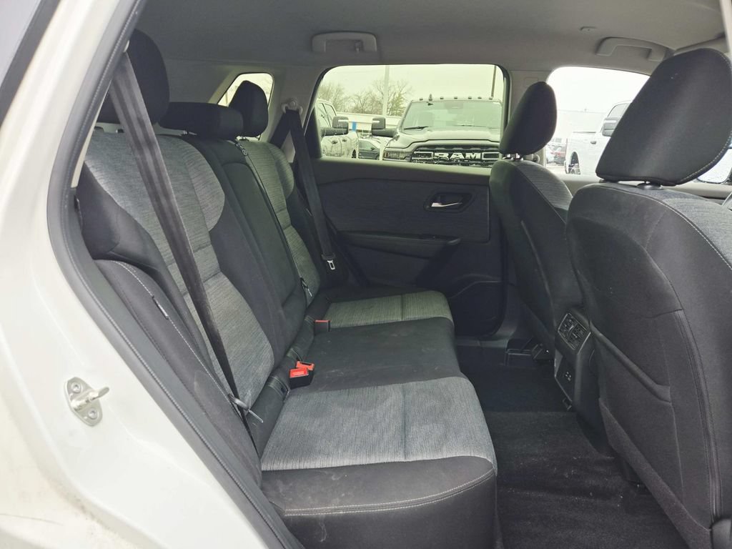 Used 2023 Nissan Rogue SV AWD/4WD image 14
