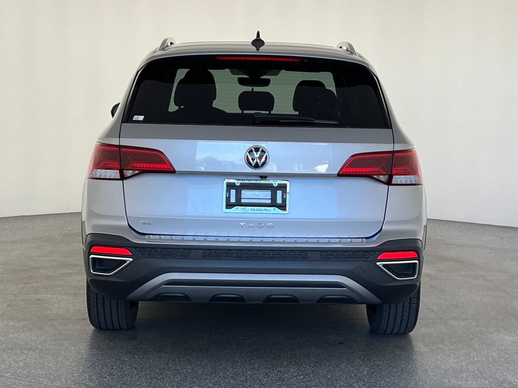 Used 2023 Volkswagen Taos SE w/ Panoramic Sunroof Package FWD image 5