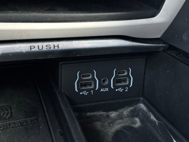 Used 2023 Chrysler Pacifica Limited image 37