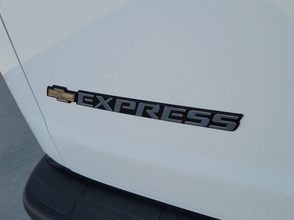 New 2026 Chevrolet Express 3500 Extended RWD image 16