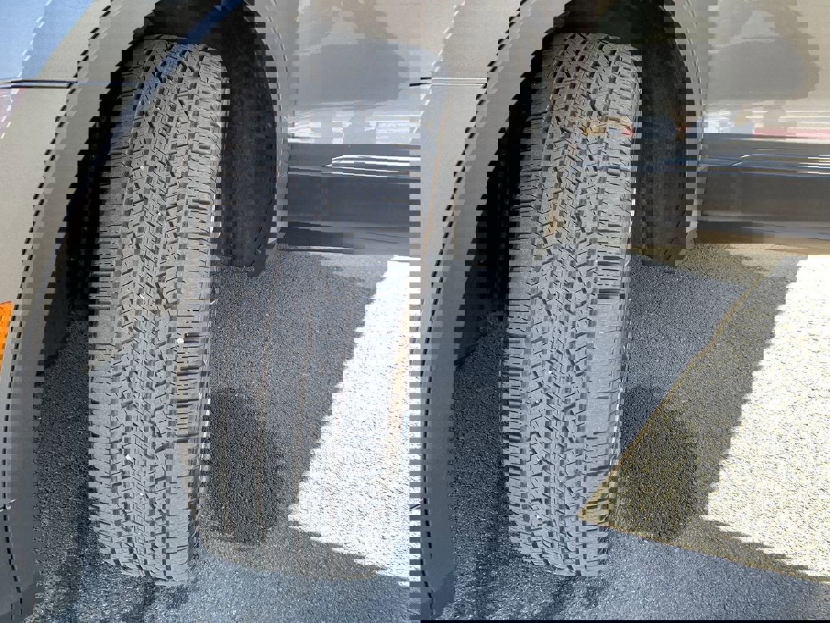 Used 2020 Volkswagen Tiguan SE R-Line image 12