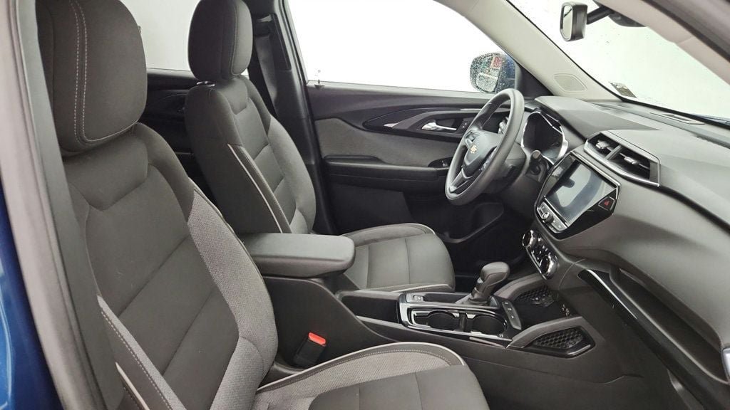 Used 2021 Chevrolet TrailBlazer LT w/ Convenience Package FWD image 24