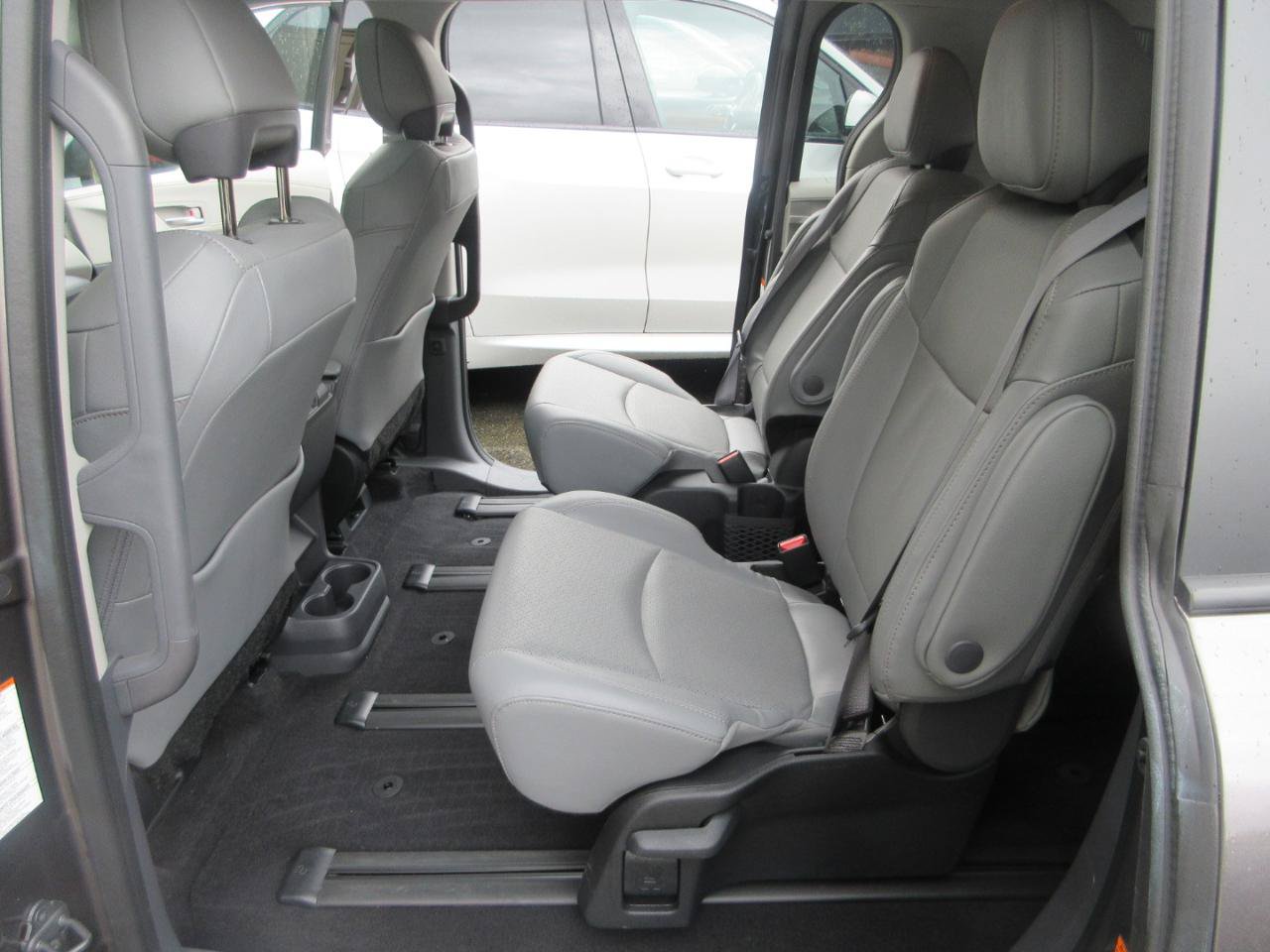 Used 2024 Toyota Sienna Limited AWD image 40