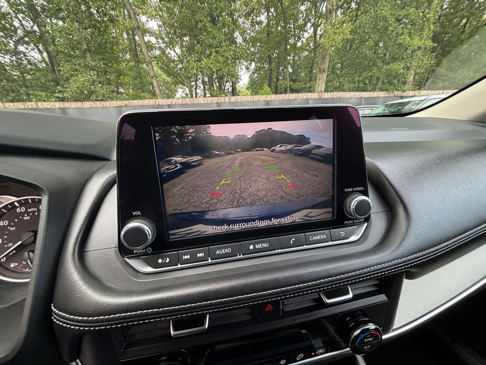 Used 2025 Nissan Rogue SV FWD image 25