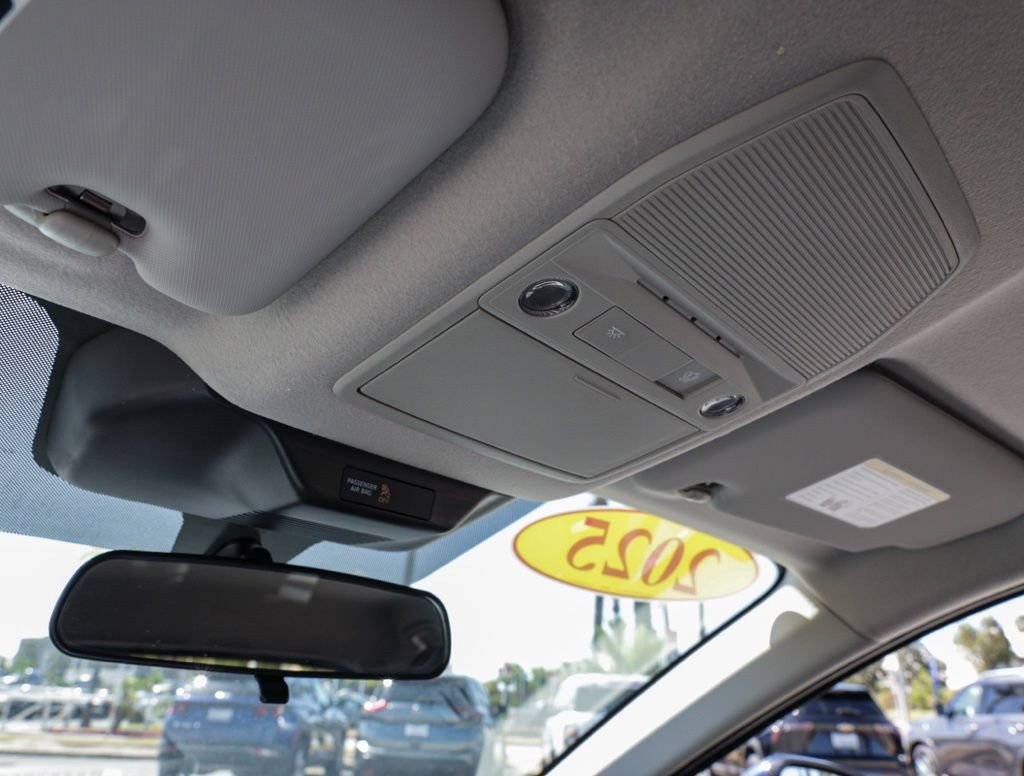 Used 2025 Nissan Kicks SR FWD image 30