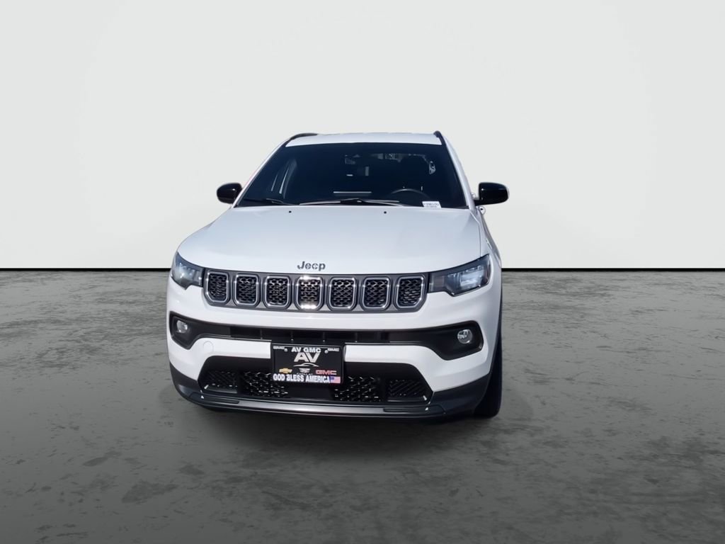 Used 2023 Jeep Compass Latitude image 3