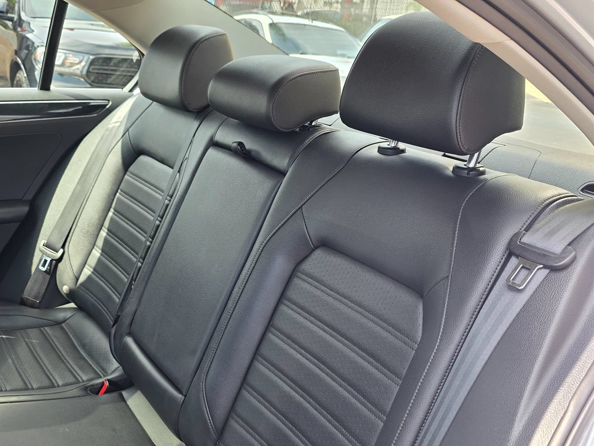 Used 2015 Volkswagen Jetta SEL FWD image 23