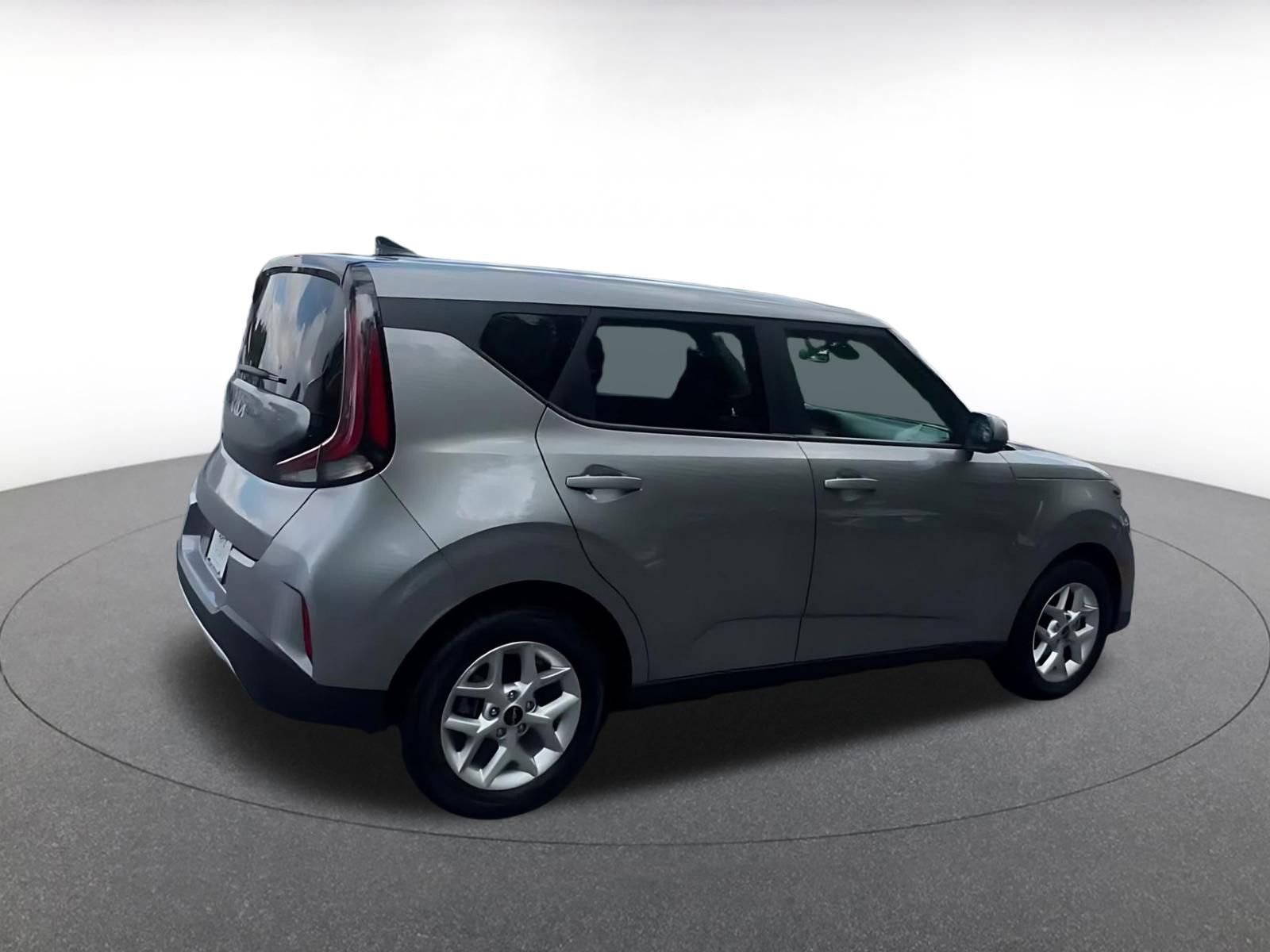 Used 2025 Kia Soul LX w/ LX Technology Package FWD image 14