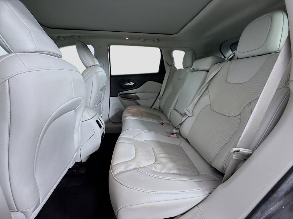 Used 2022 Jeep Cherokee Latitude Lux w/ Sun & Sound Group image 11