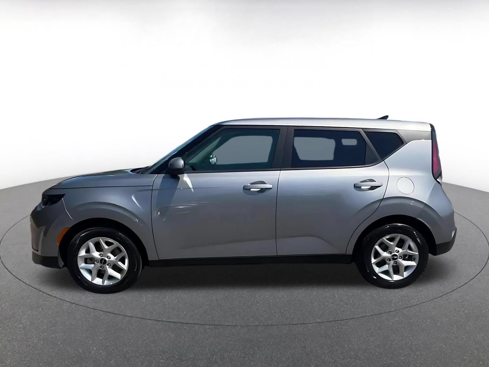 Used 2025 Kia Soul LX w/ LX Technology Package FWD image 9