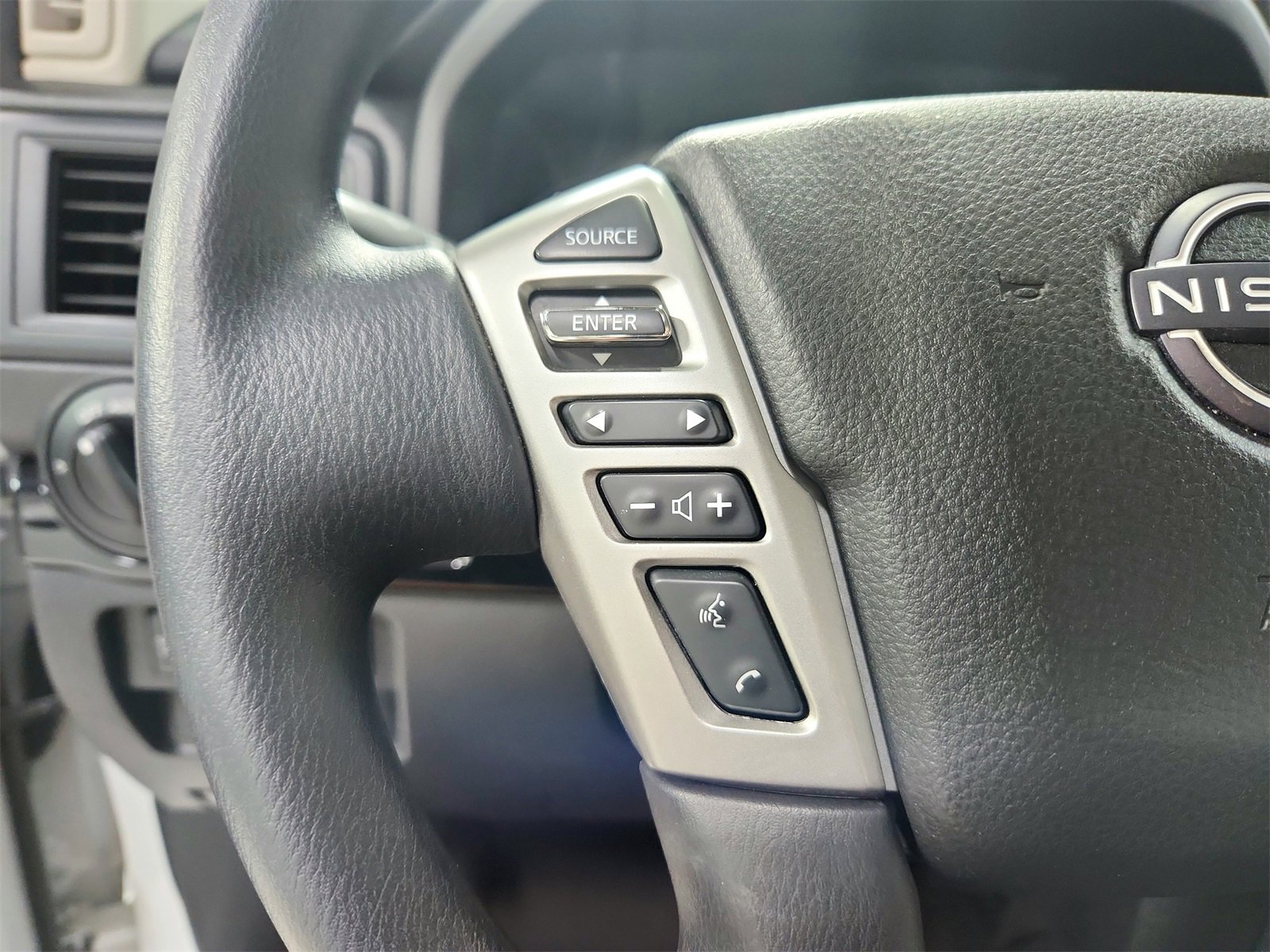 Used 2023 Nissan Titan SV image 22