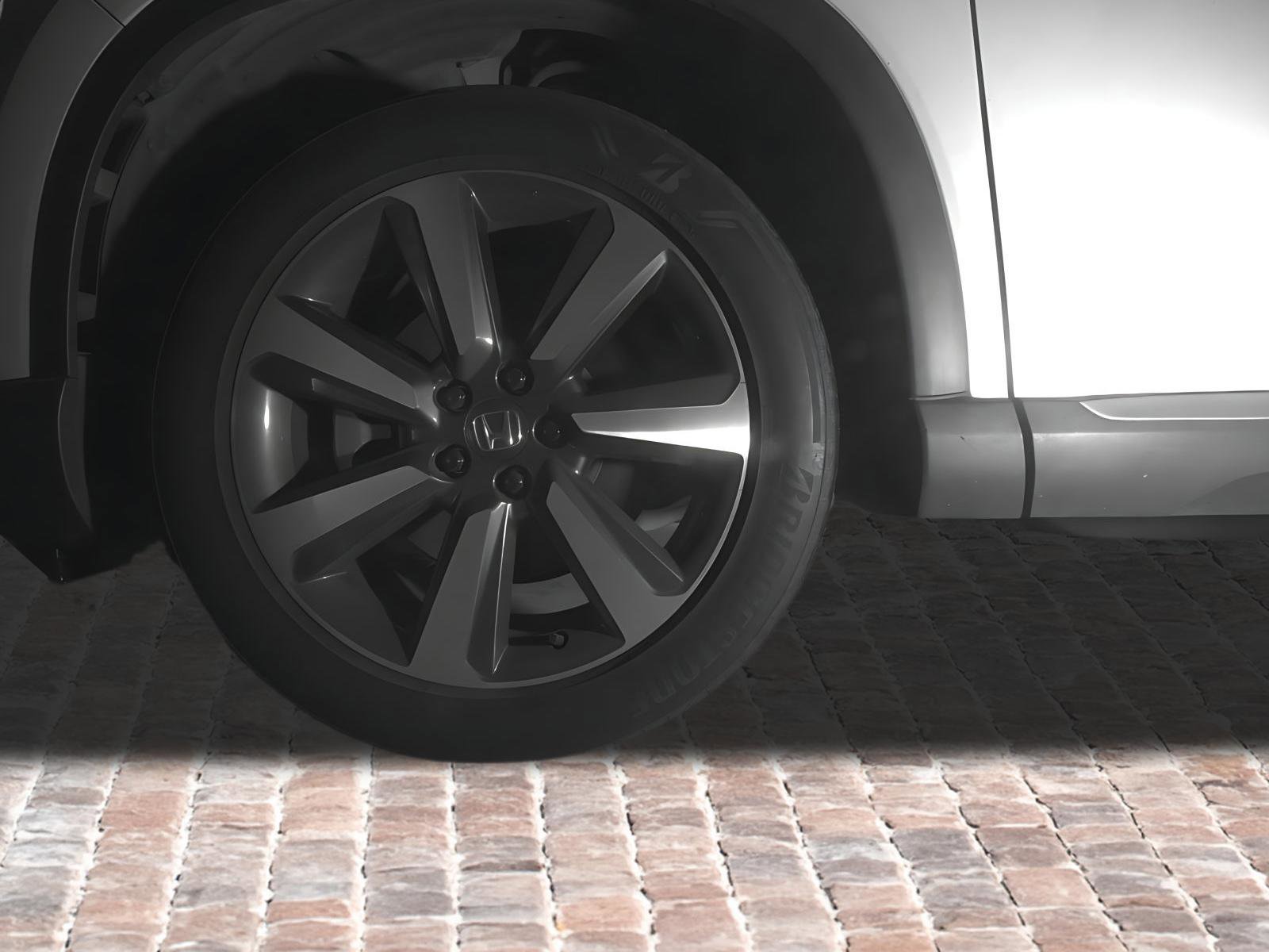 Used 2023 Honda Pilot Touring image 7