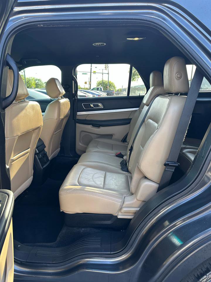 Used 2016 Ford Explorer XLT w/ Equipment Group 202A AWD/4WD image 18