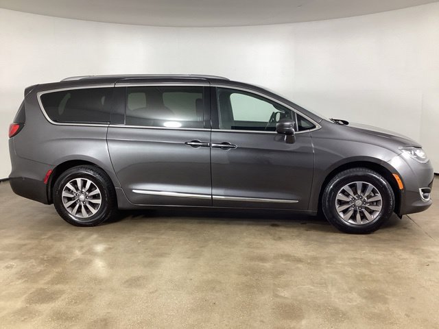 Used 2019 Chrysler Pacifica Touring-L FWD image 4