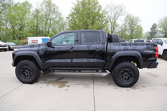 New 2024 Chevrolet Colorado ZR2 w/ ZR2 Bison Edition image 3