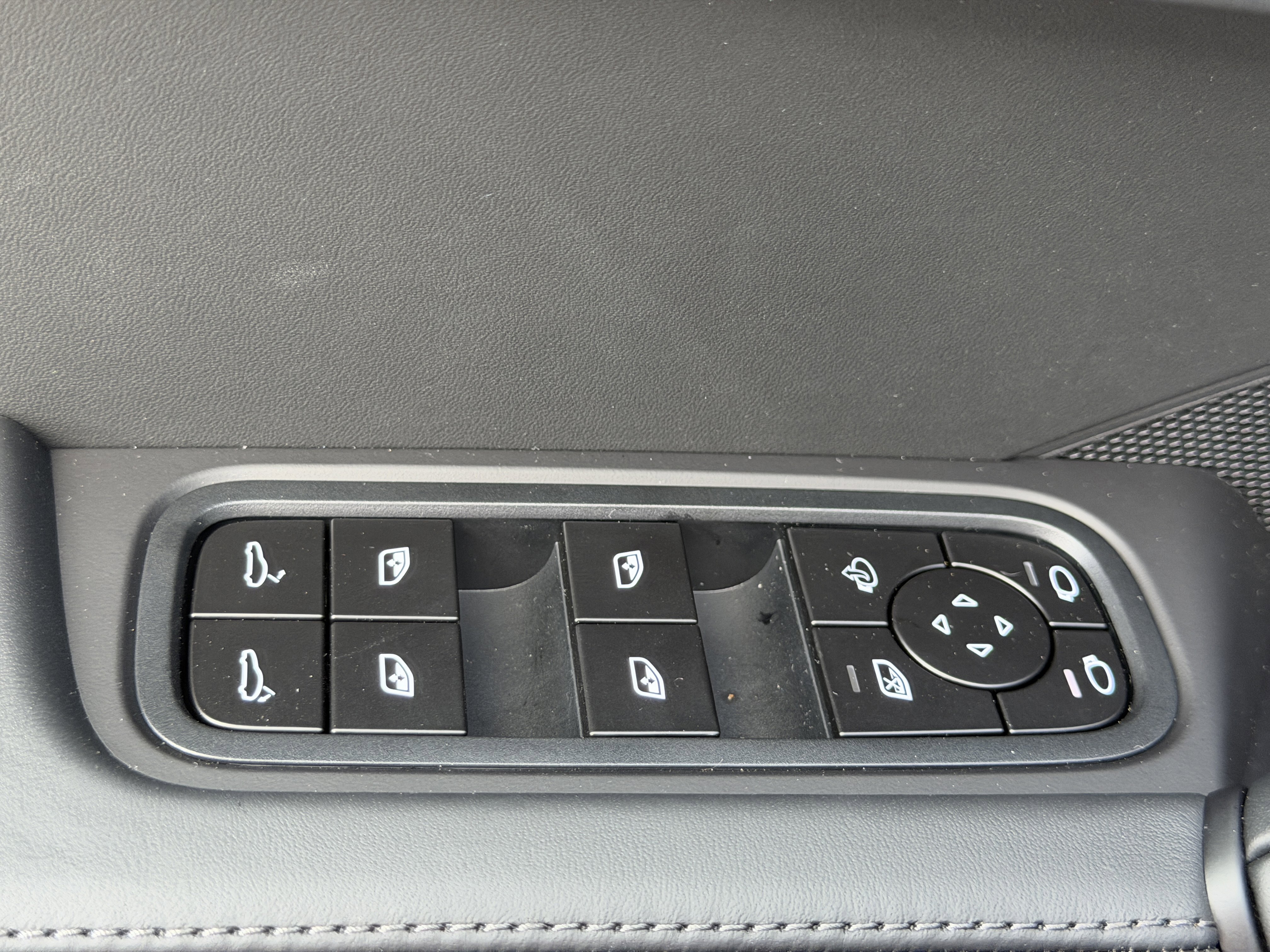 New 2026 Porsche Cayenne GTS image 24