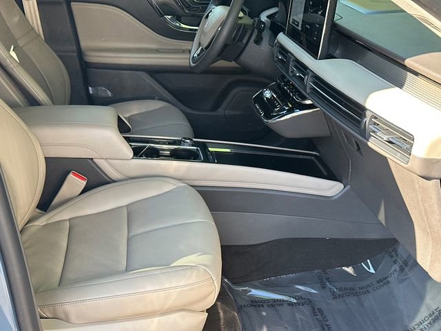 Certified 2023 Lincoln Corsair FWD w/ Equipment Group 101A image 16