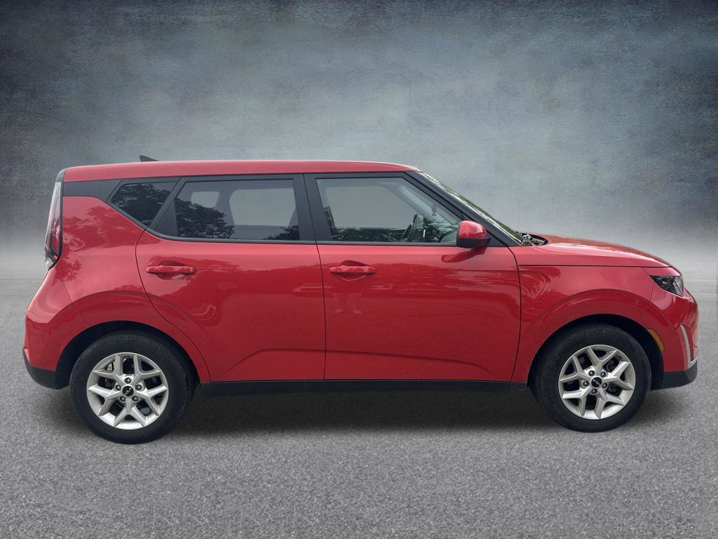 Used 2023 Kia Soul LX w/ Option Group 015 FWD image 4