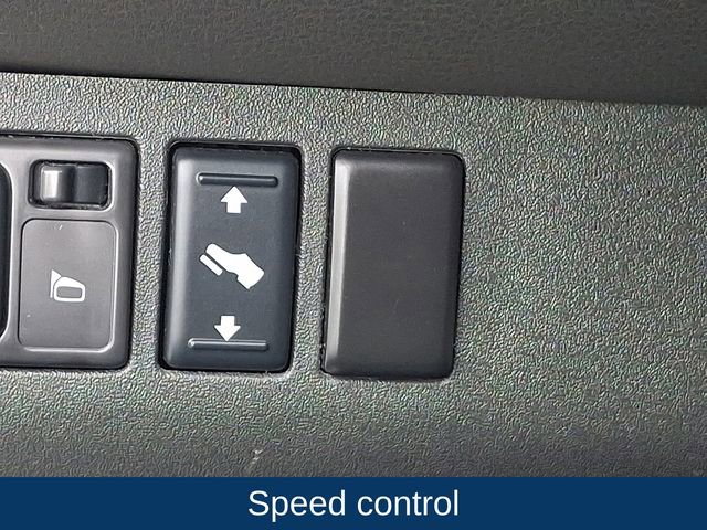 Used 2011 Nissan Pathfinder SV AWD/4WD image 14
