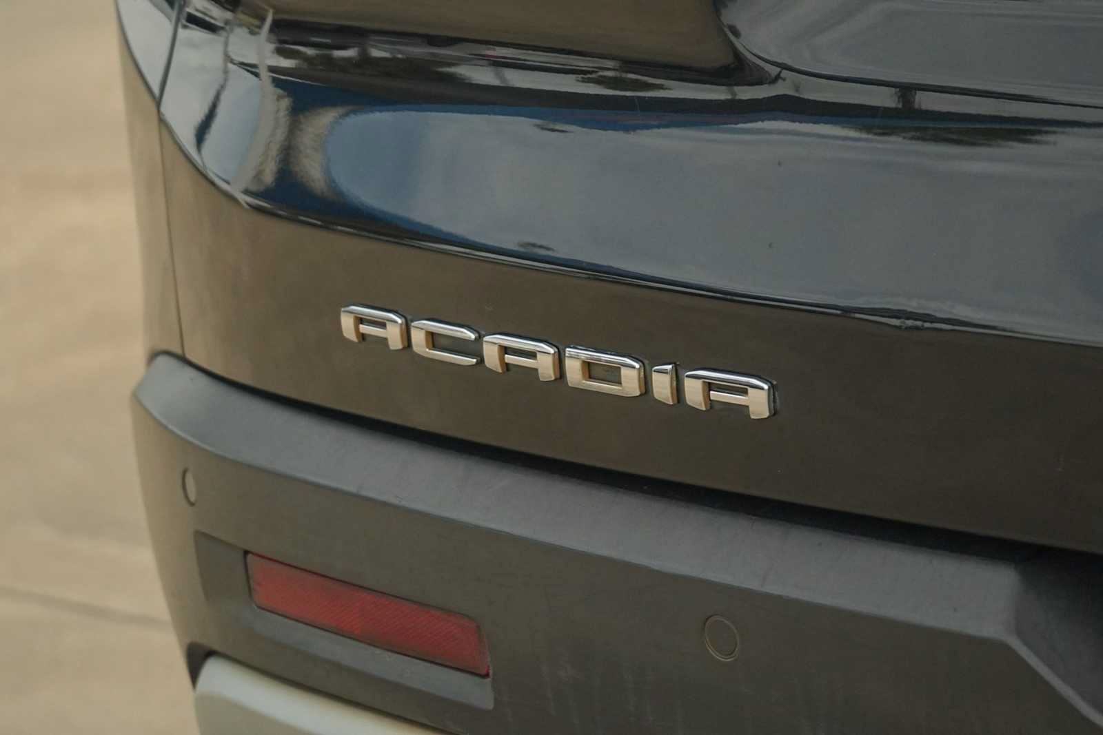 Used 2023 GMC Acadia SLT FWD image 8