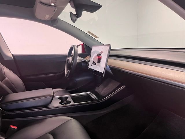 Used 2022 Tesla Model Y Long Range image 11