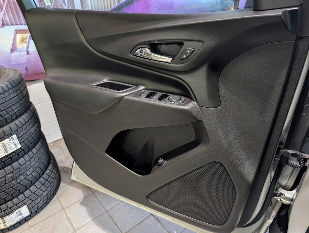 Used 2018 Chevrolet Equinox LT image 11