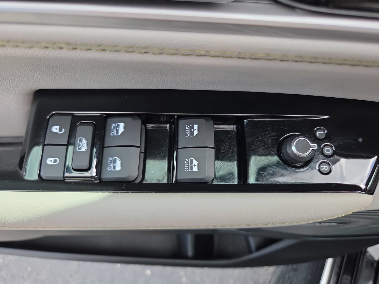 Used 2025 Jeep Wagoneer 4WD image 20