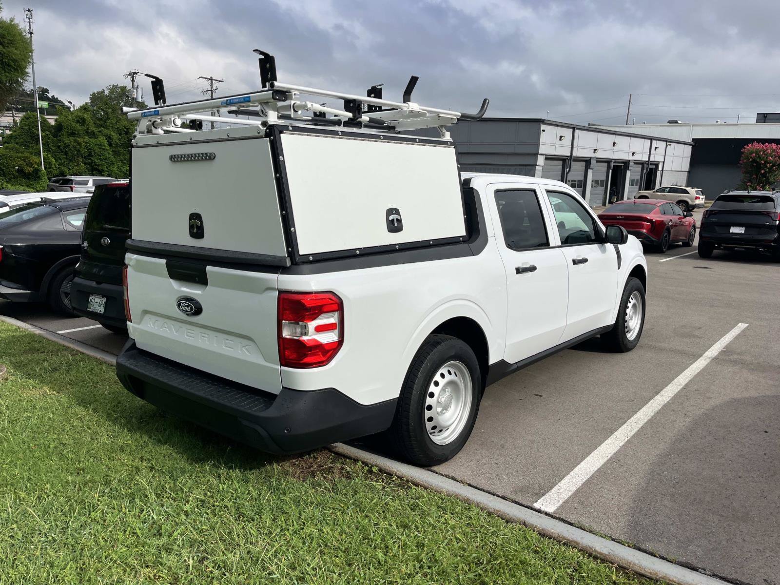 Used 2025 Ford Maverick XL FWD image 3