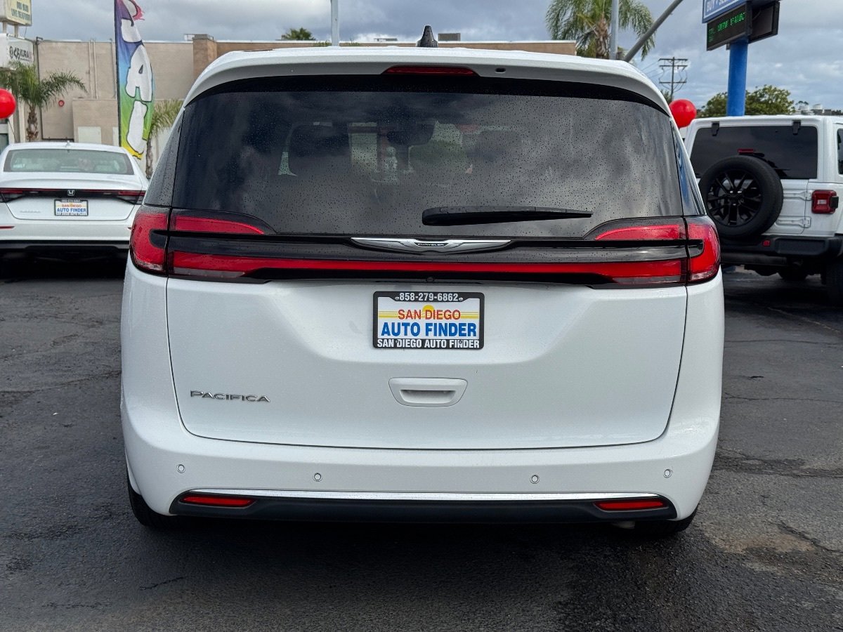 Used 2023 Chrysler Pacifica Touring-L FWD image 12