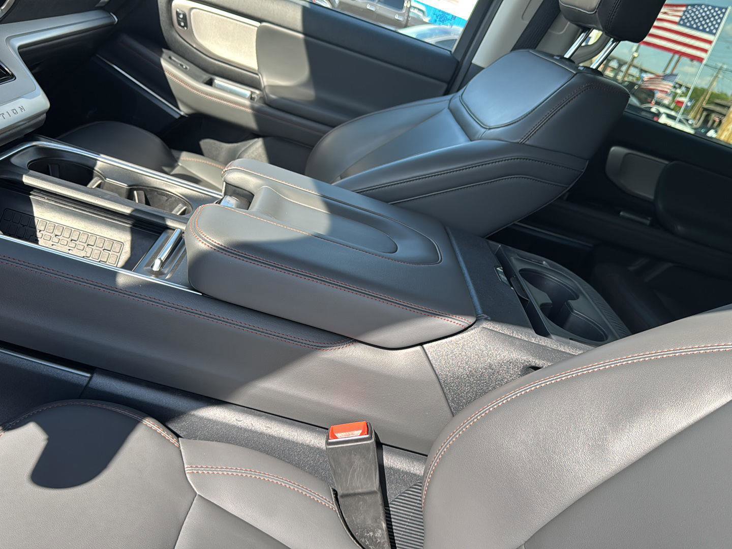 Used 2025 Ford Expedition Active image 16