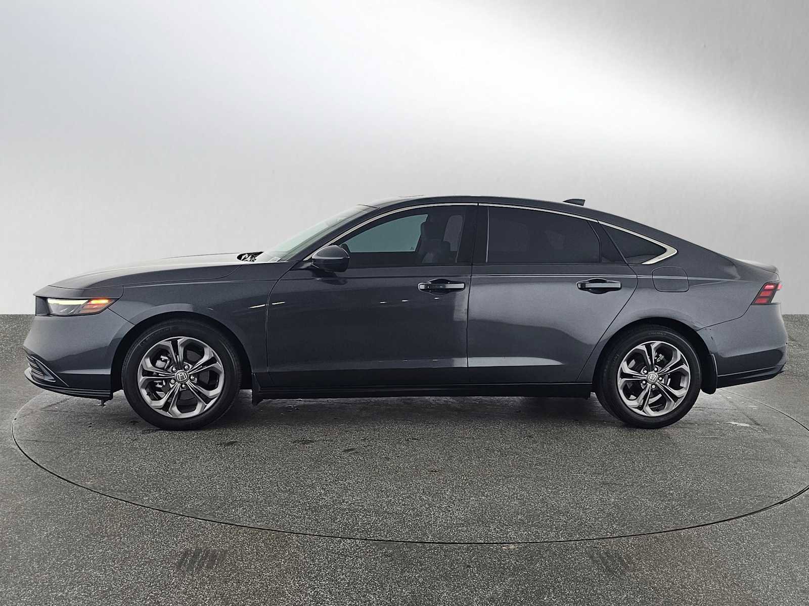 Used 2023 Honda Accord EX image 6